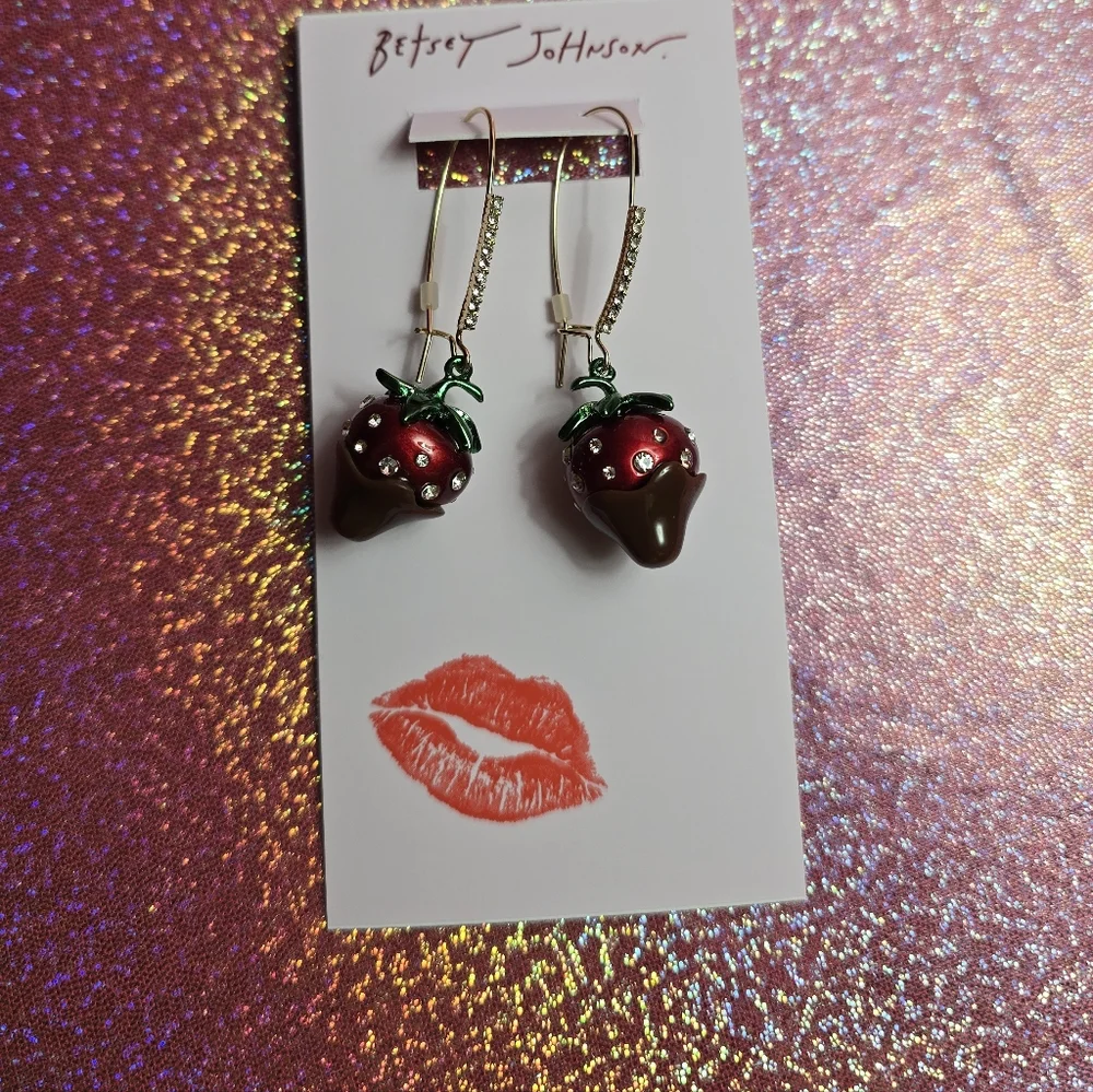 SOLD Betsey Johnson Love Spell Chocolate Dipped Strawberry Dangle Earrings! - Picture 10 of 10